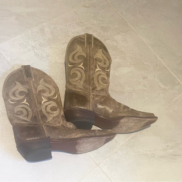 Authentic Justin - Picture 3 of 15